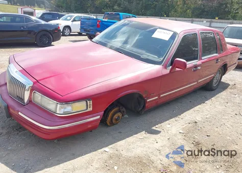 1995 Lincoln Town Car Signature/Spinnaker from USA, damaged, VIN 1LNLM82W1SY634483